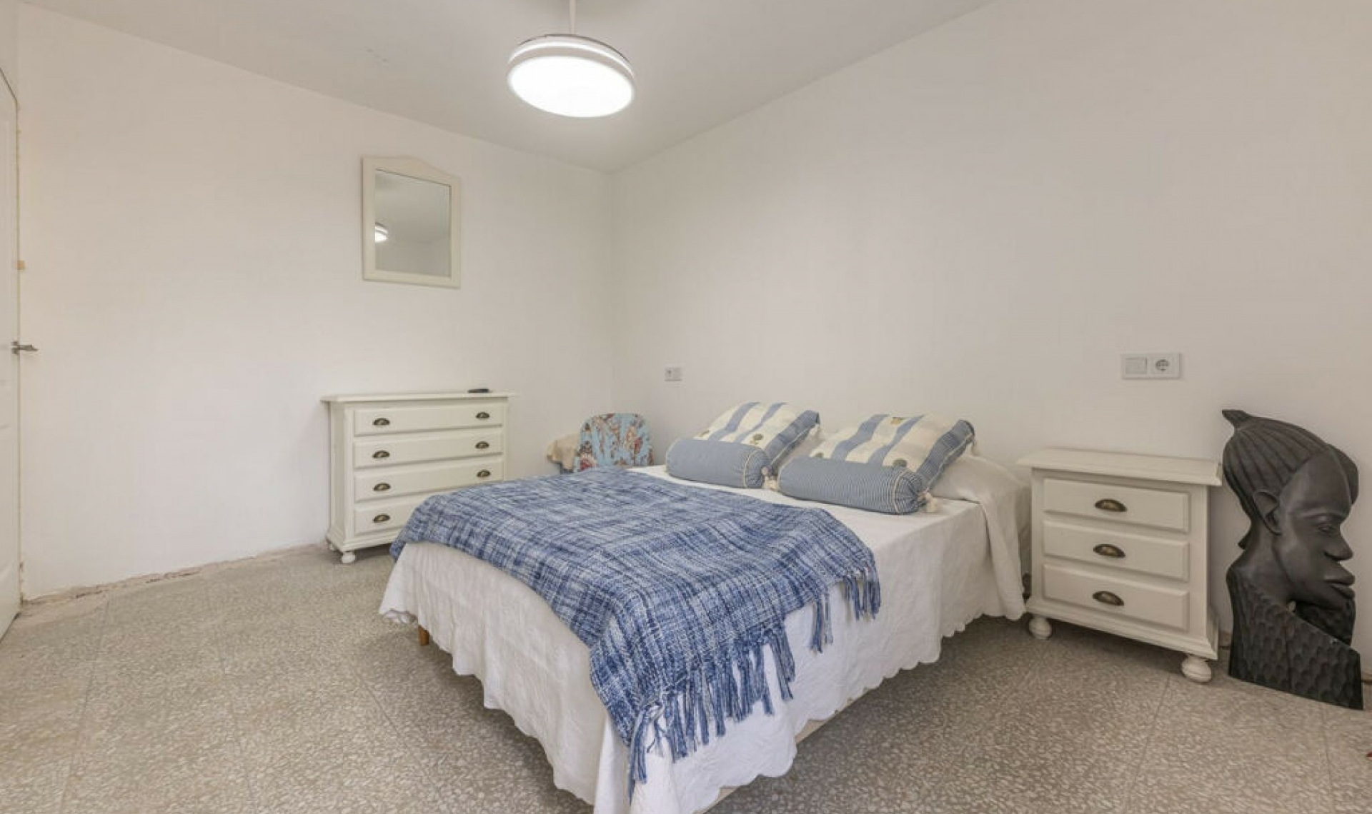 Resale - House -
Estepona