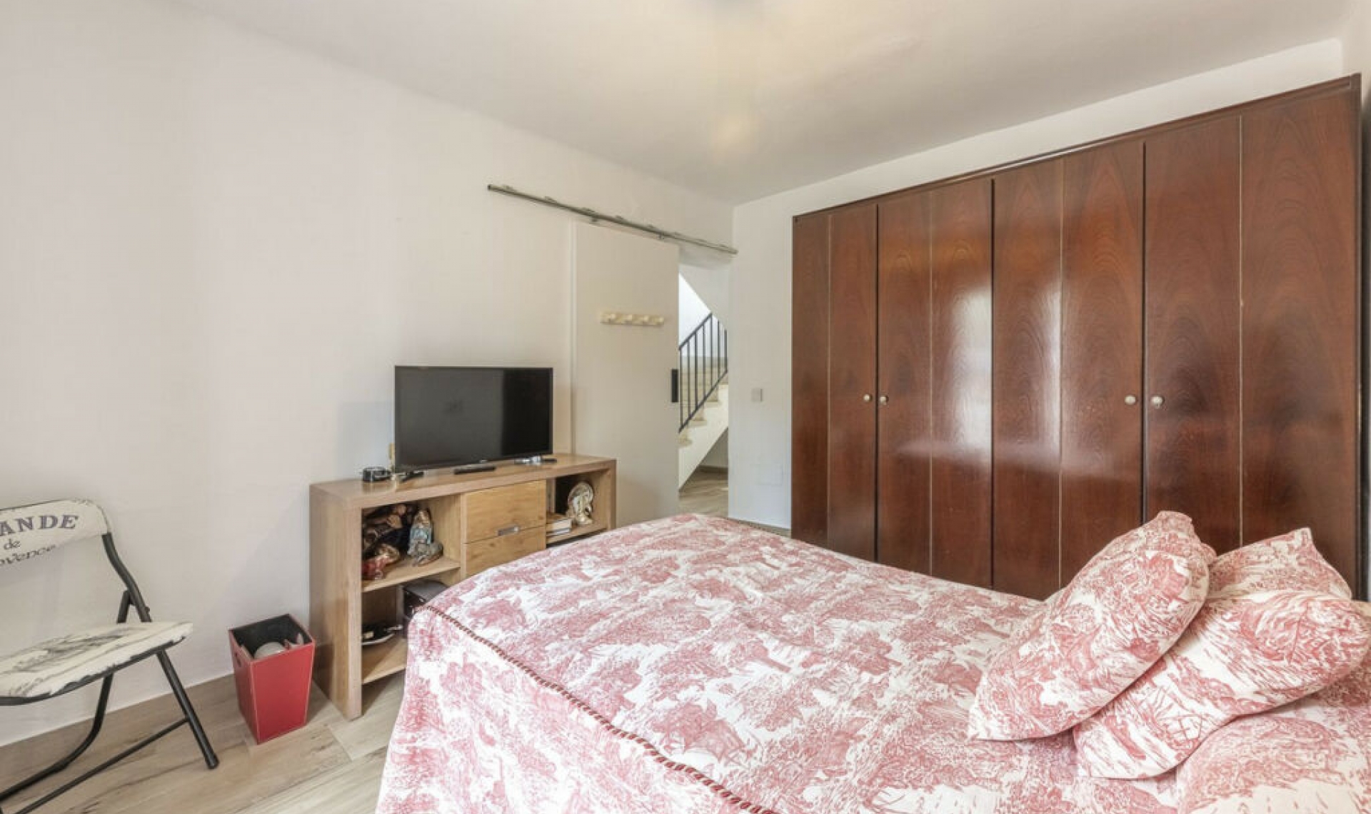 Resale - House -
Estepona