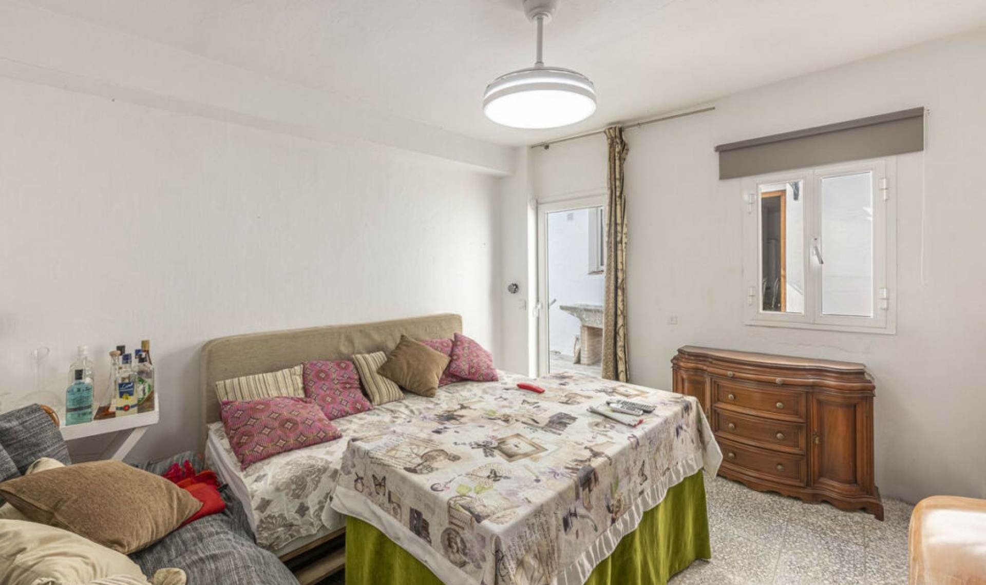 Resale - House -
Estepona