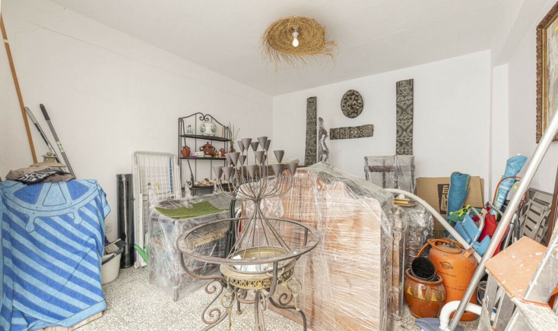 Resale - House -
Estepona