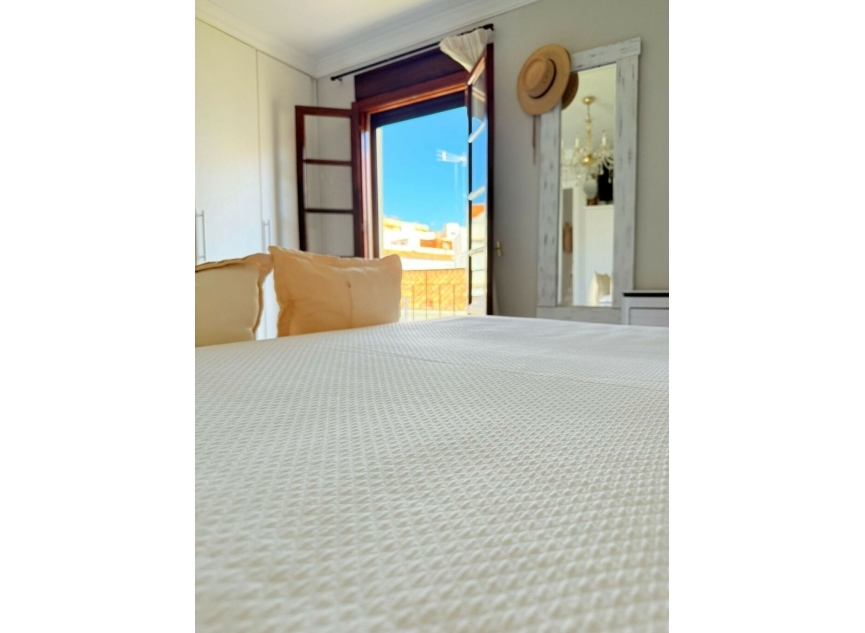 Resale - House -
Estepona