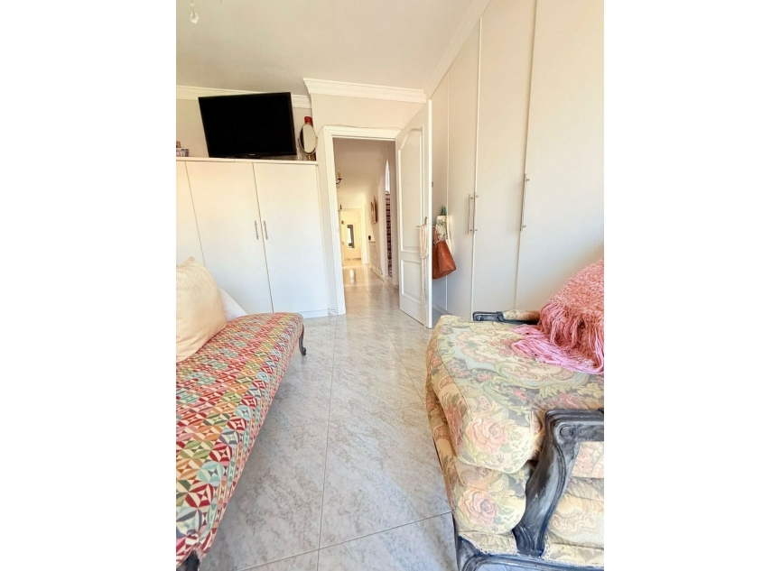 Resale - House -
Estepona