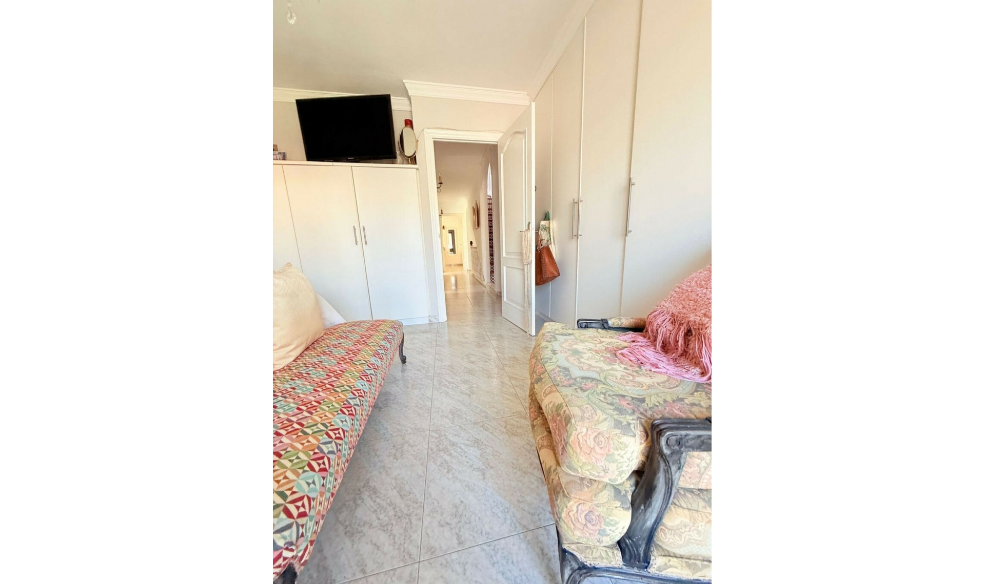 Resale - House -
Estepona