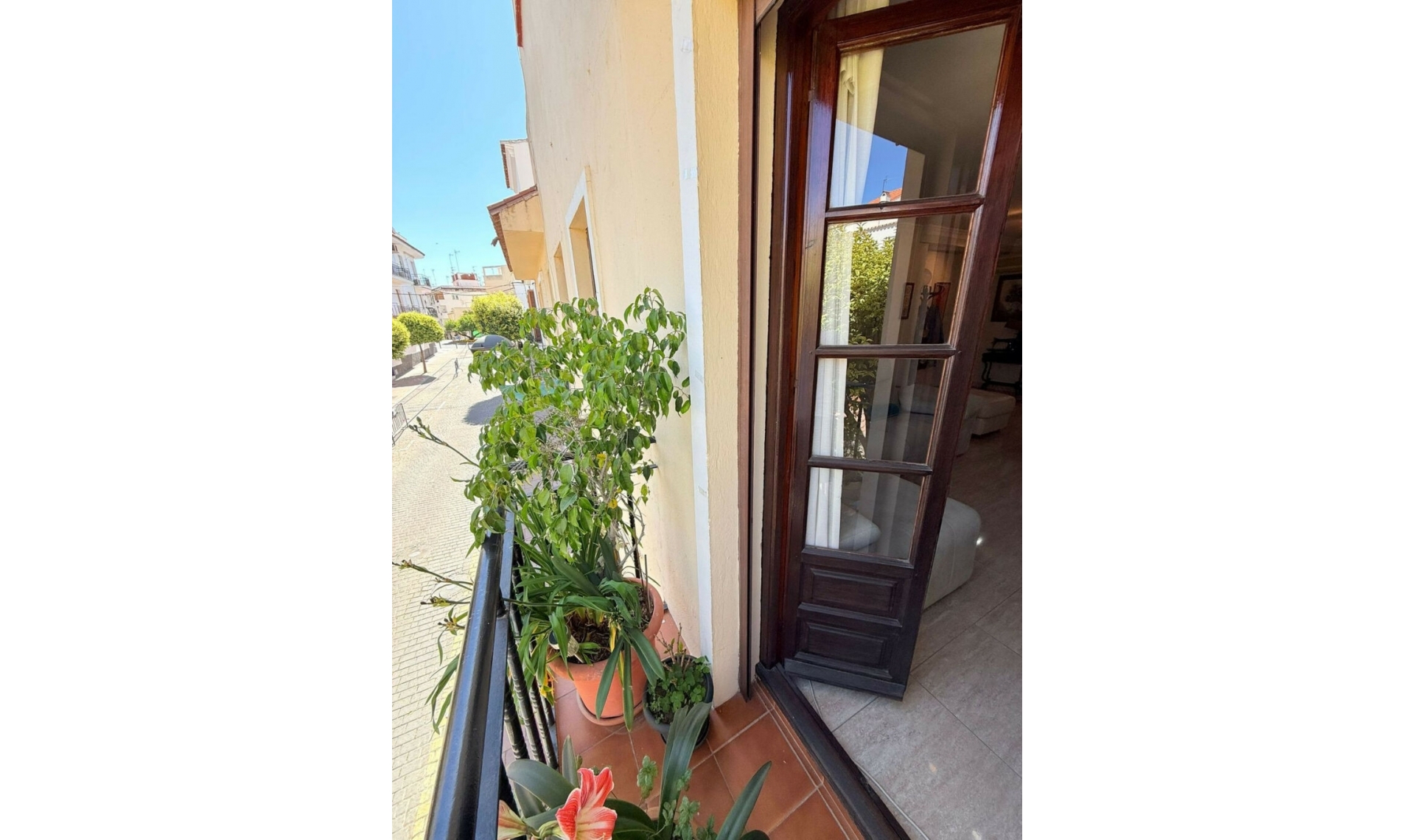 Resale - House -
Estepona