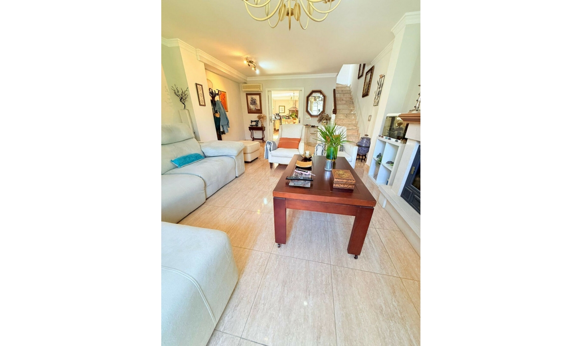 Resale - House -
Estepona