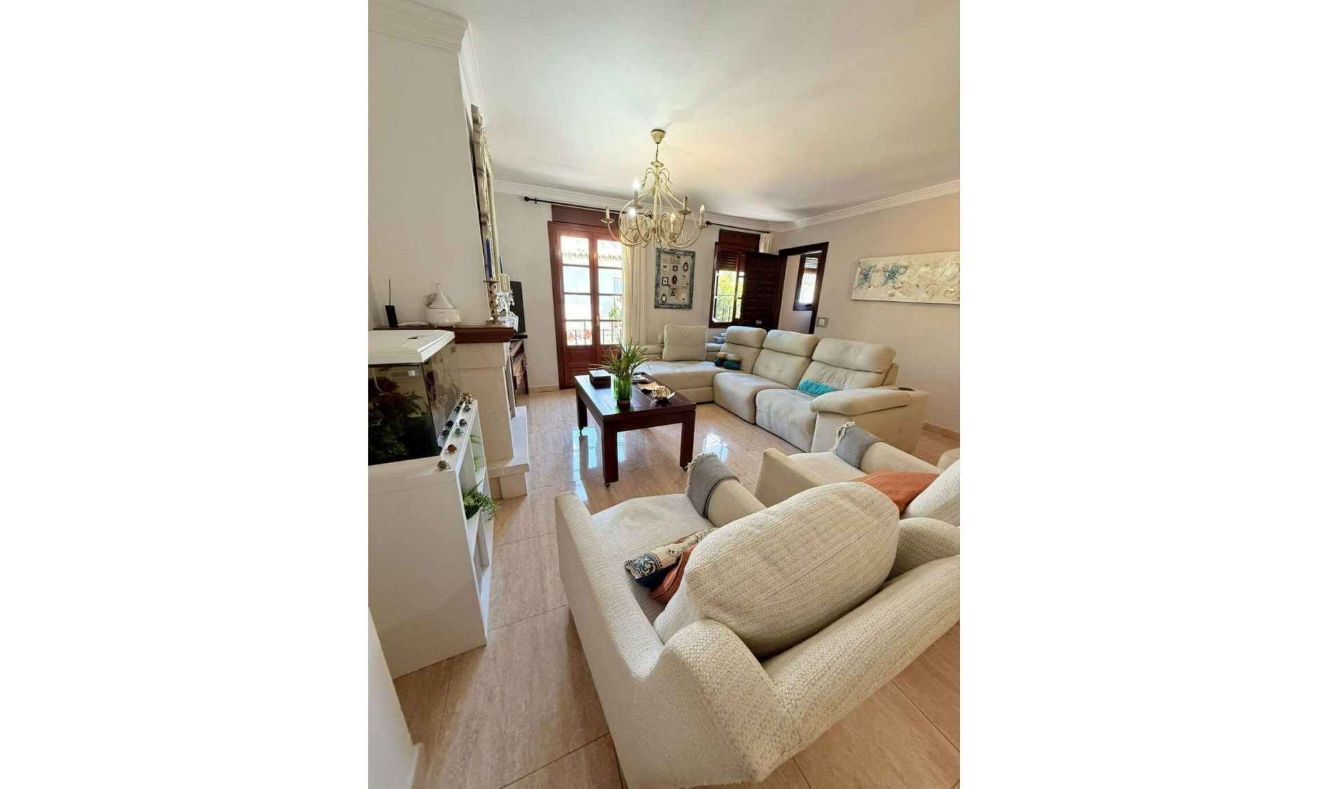 Resale - House -
Estepona