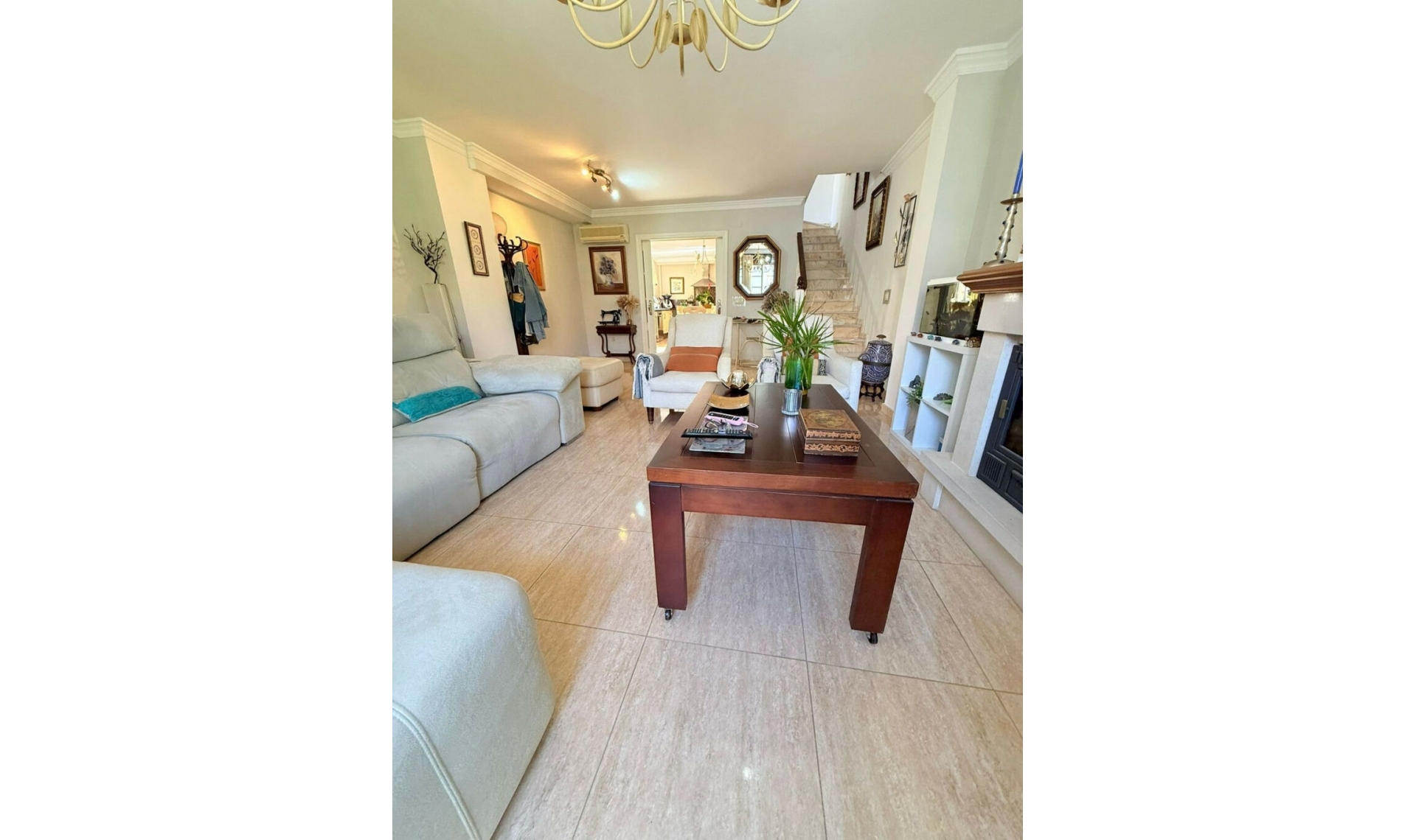 Resale - House -
Estepona