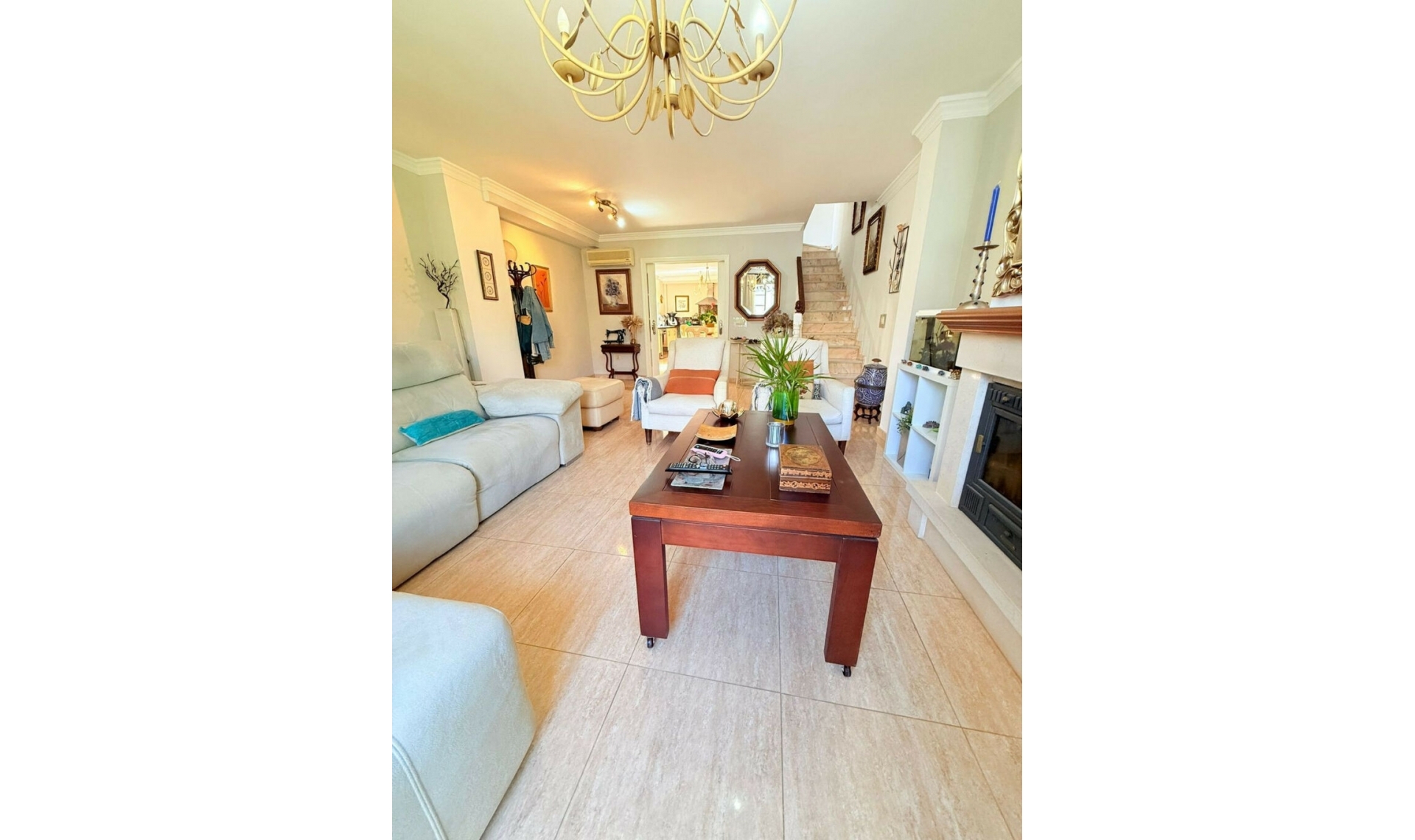 Resale - House -
Estepona