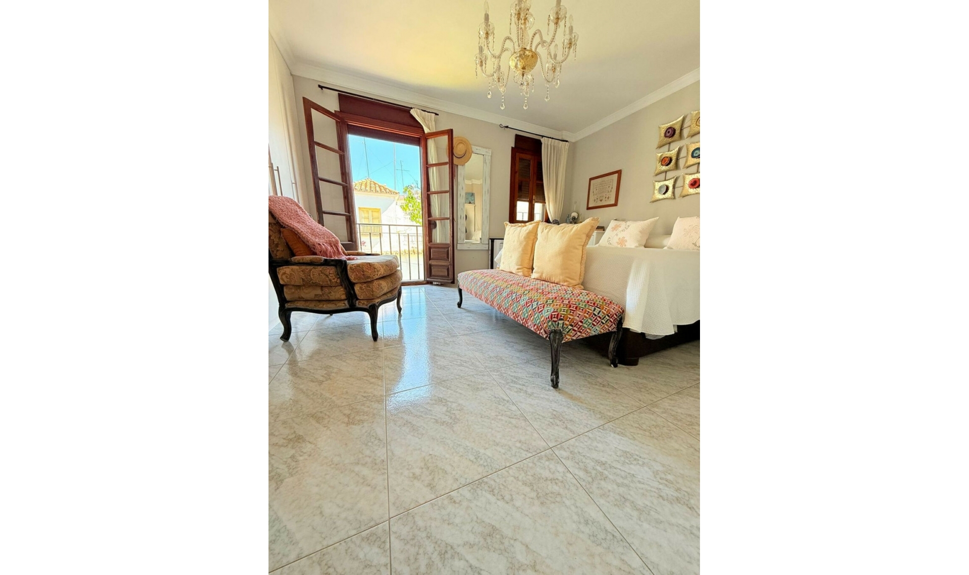 Resale - House -
Estepona