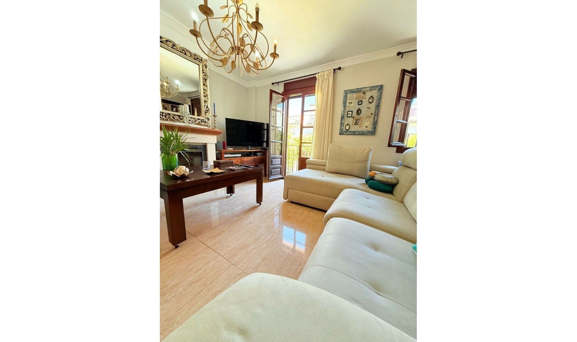 Resale - House -
Estepona
