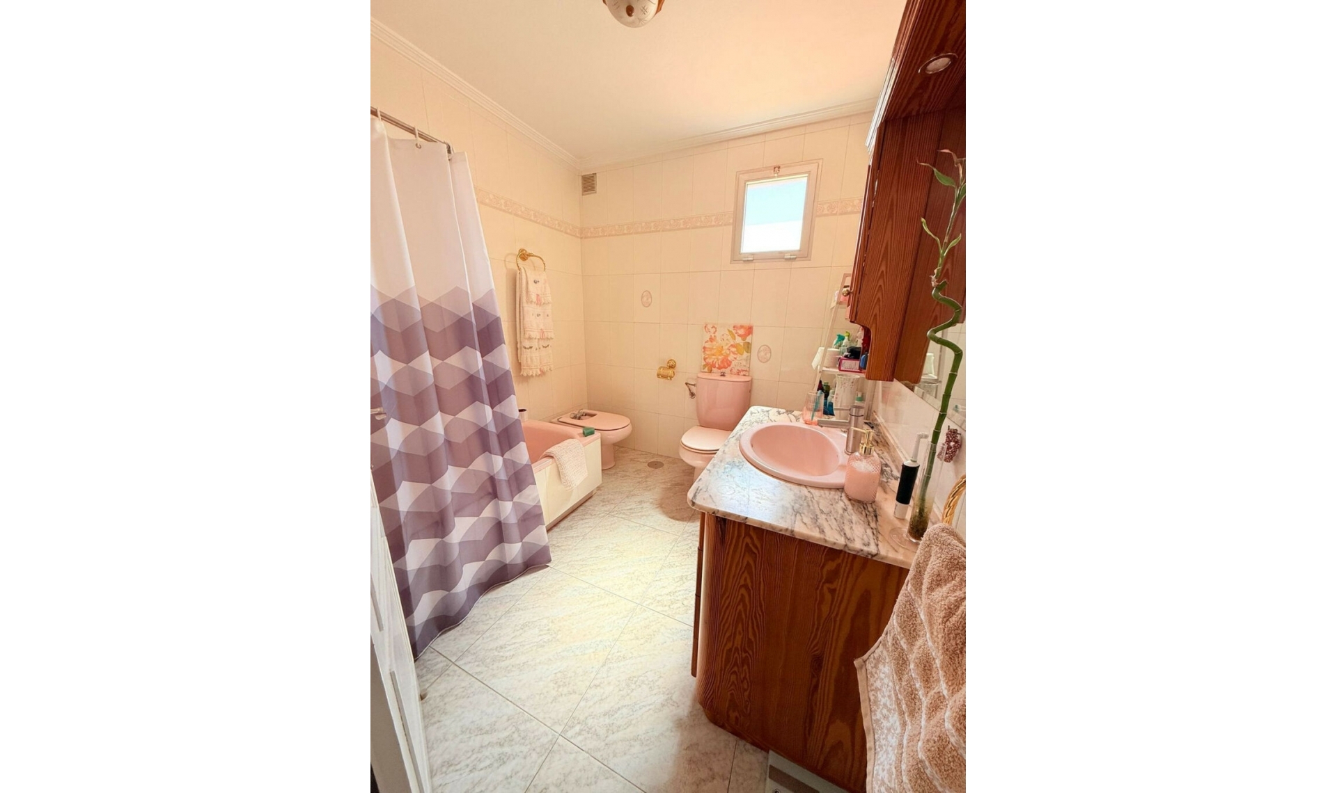 Resale - House -
Estepona