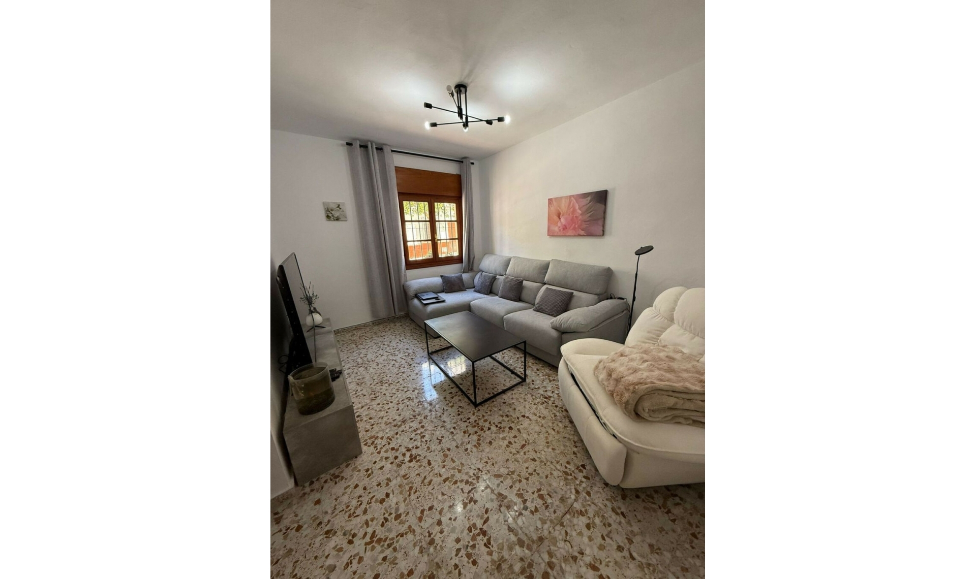Resale - House -
Estepona