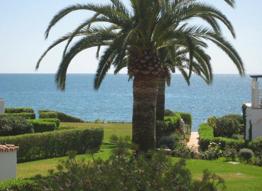 Resale - House -
Estepona