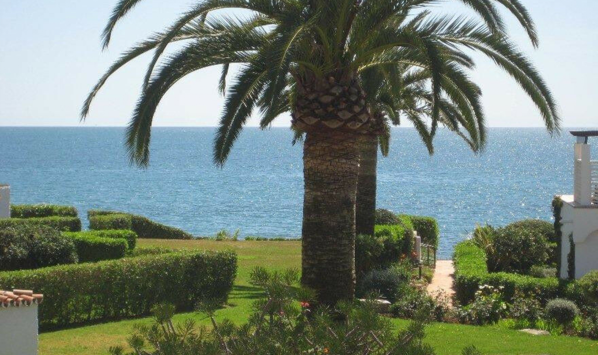 Resale - House -
Estepona