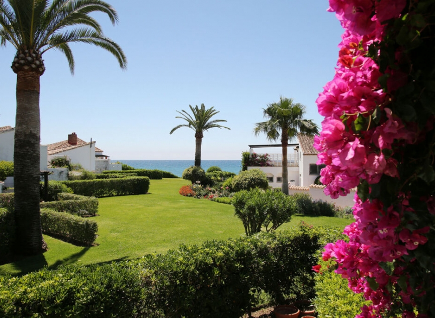 Resale - House -
Estepona