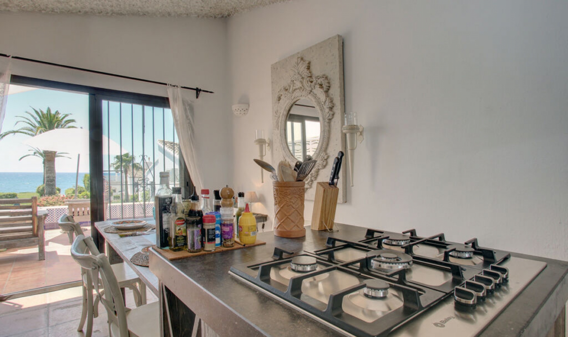Resale - House -
Estepona
