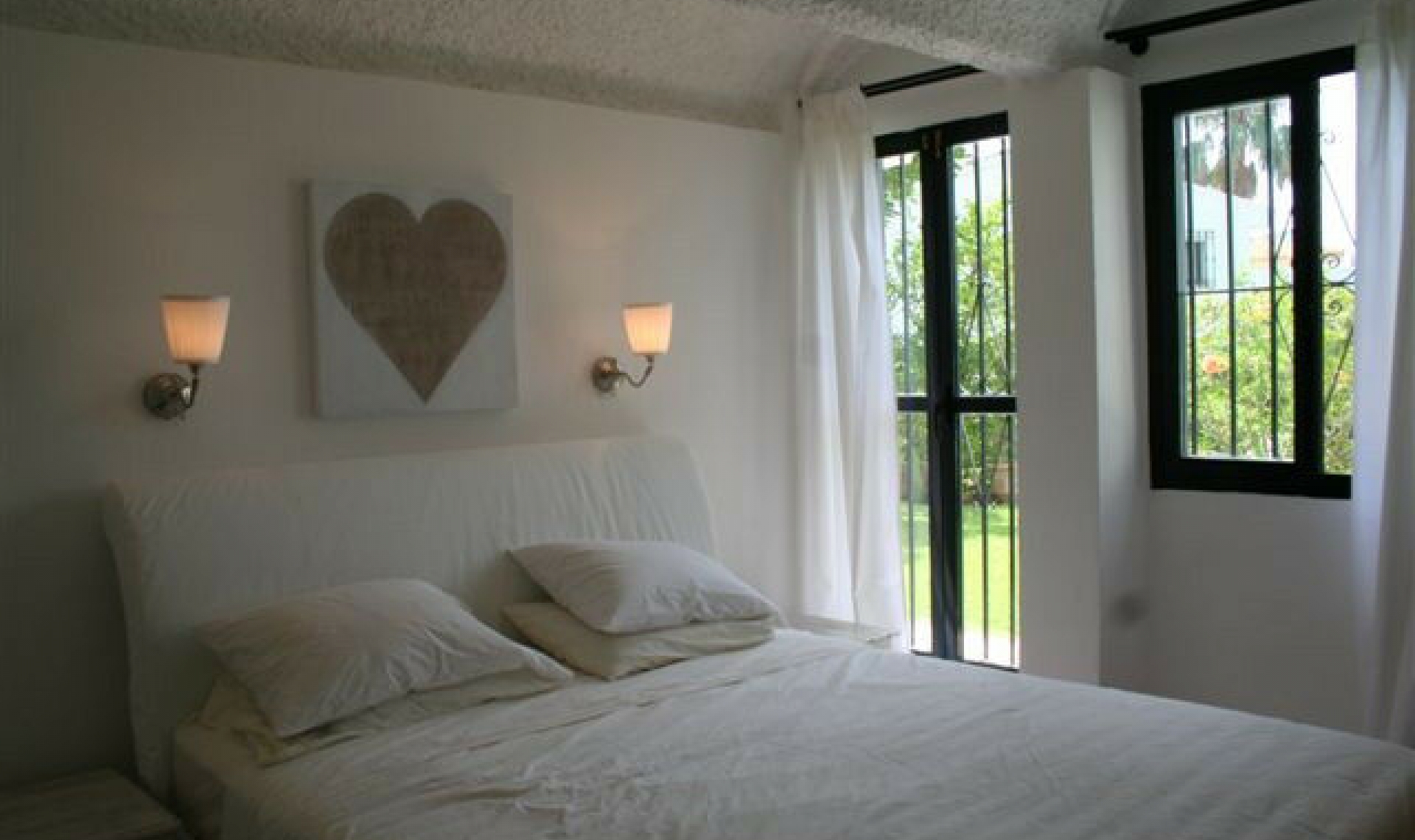 Resale - House -
Estepona