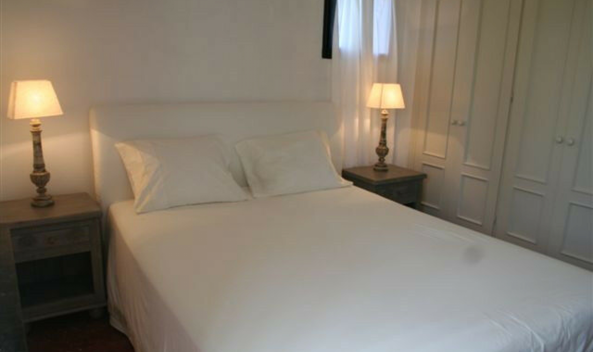 Resale - House -
Estepona