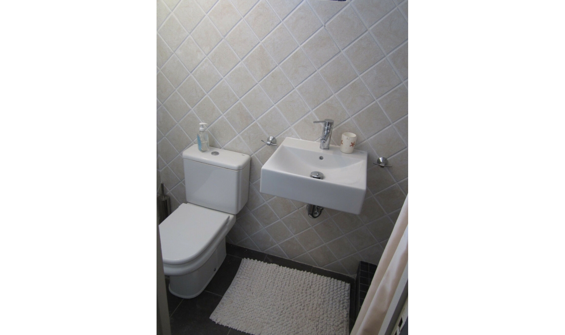 Resale - House -
Estepona