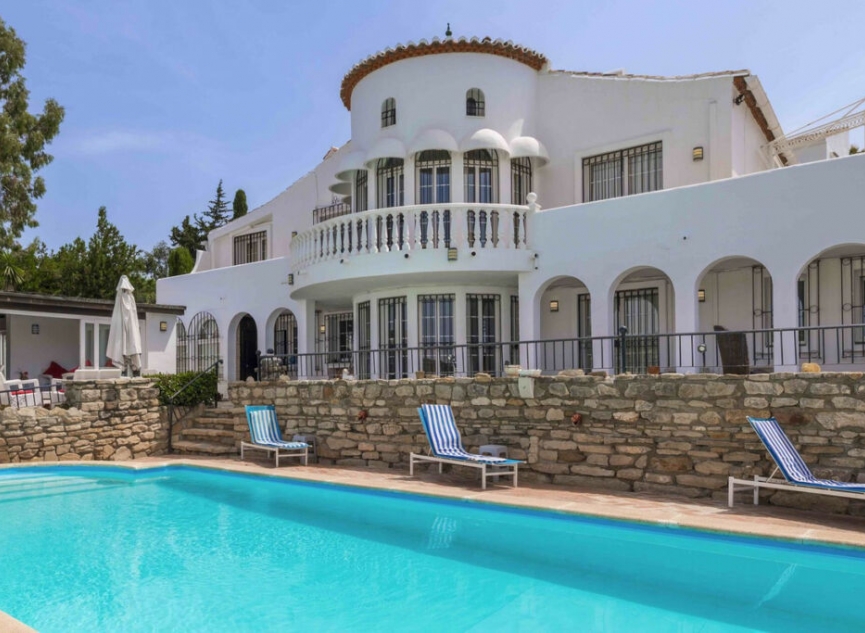 Resale - House -
Estepona