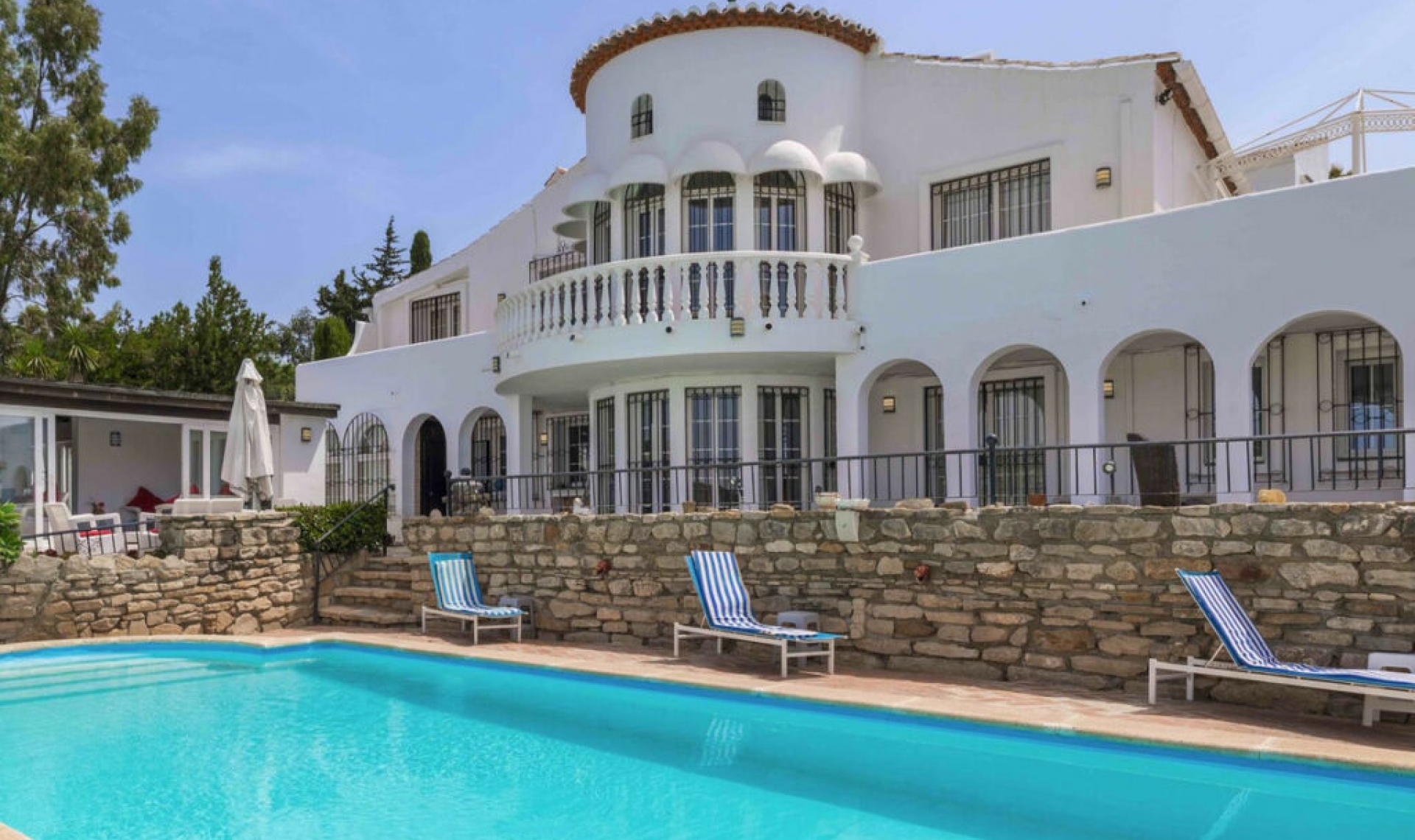 Resale - House -
Estepona