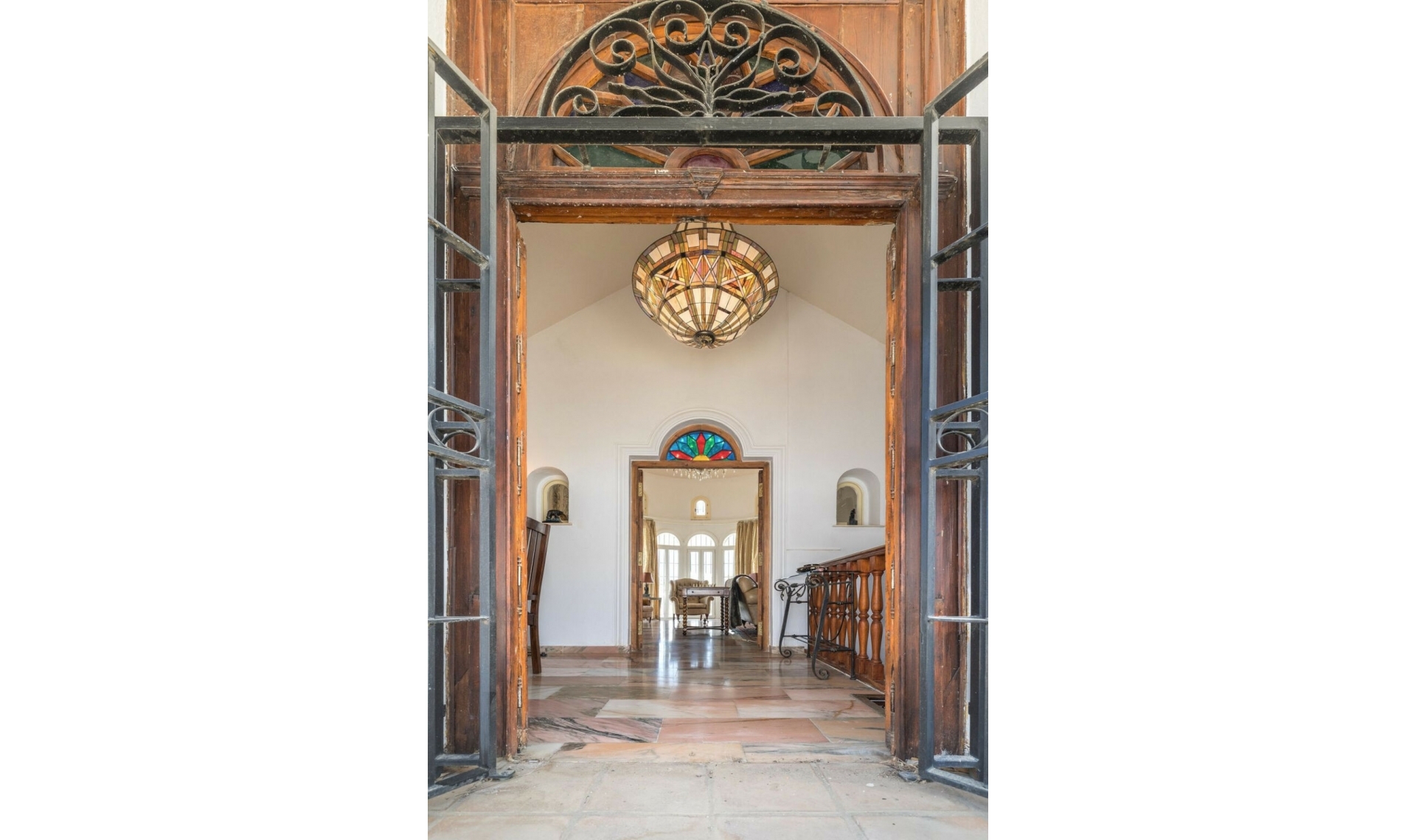 Resale - House -
Estepona