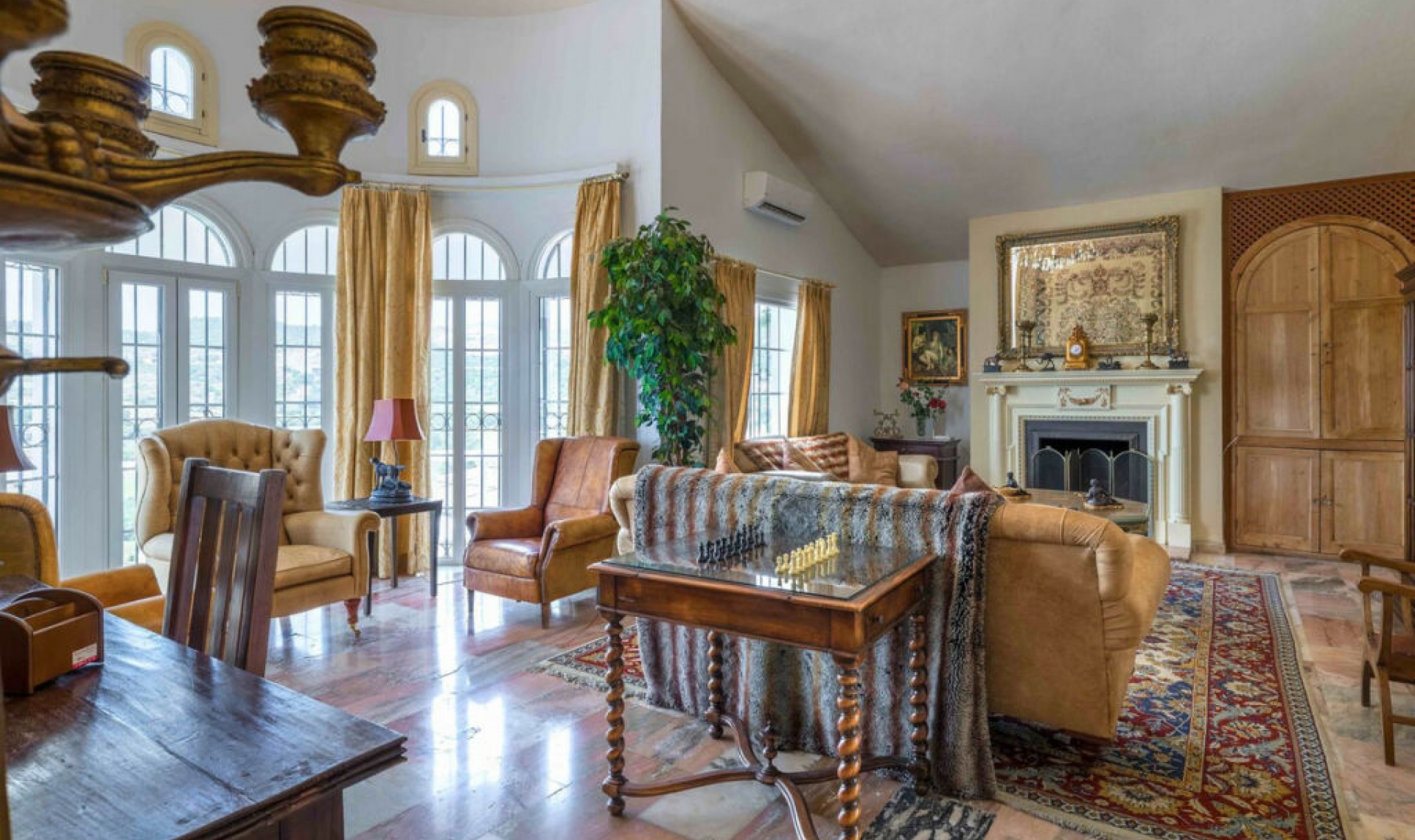 Resale - House -
Estepona