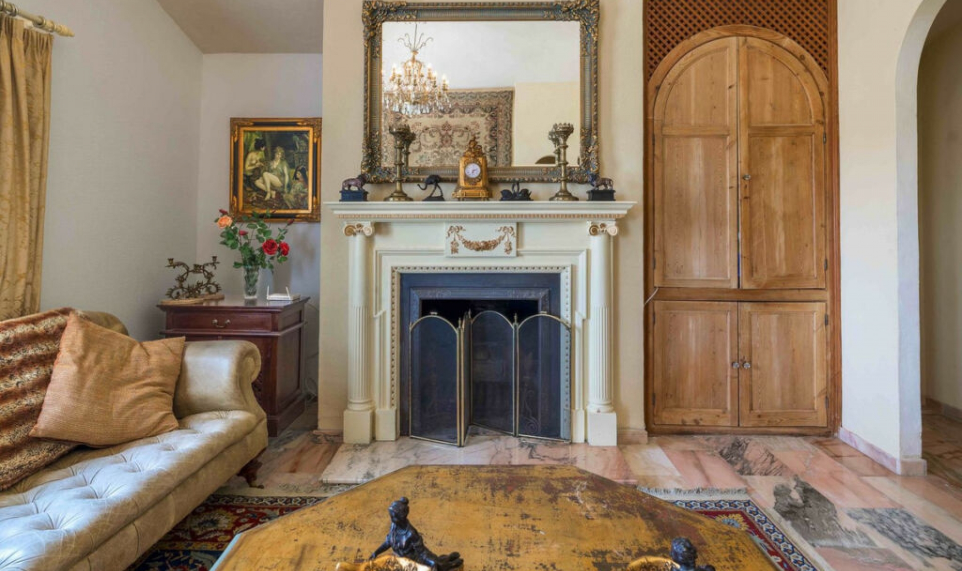 Resale - House -
Estepona