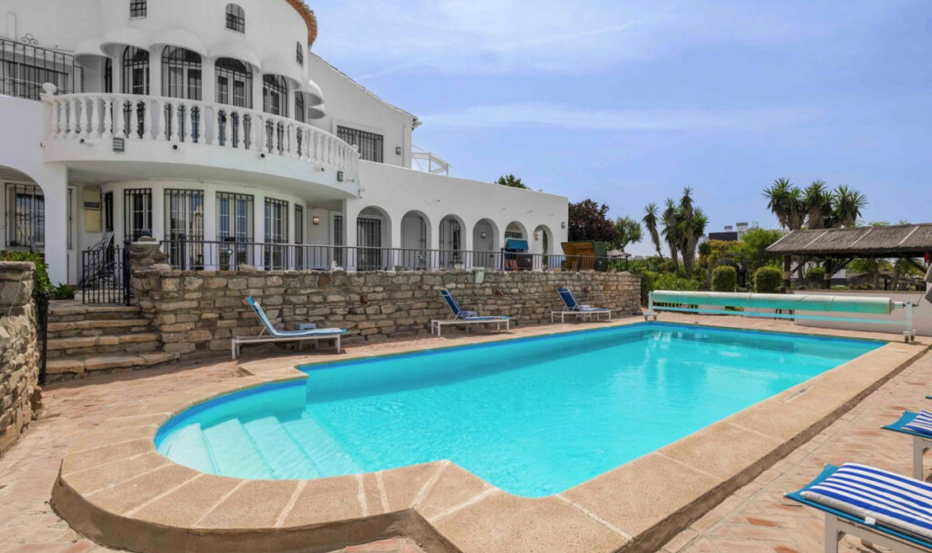 Resale - House -
Estepona