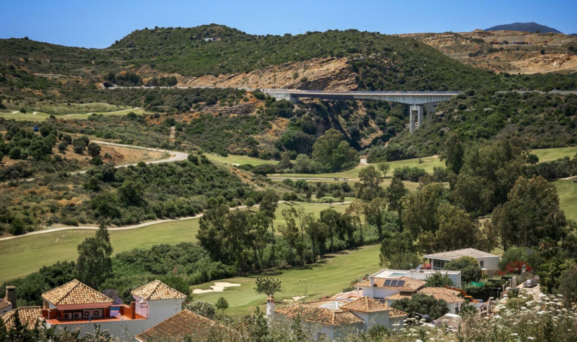 Resale - House -
Estepona