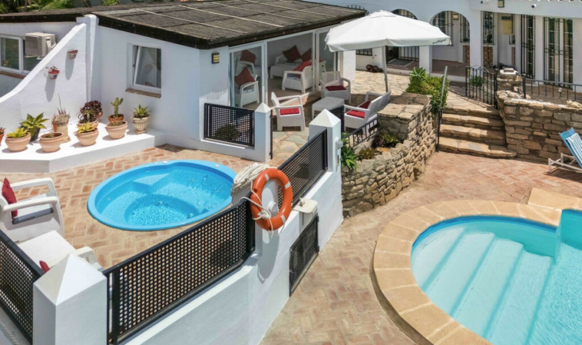 Resale - House -
Estepona