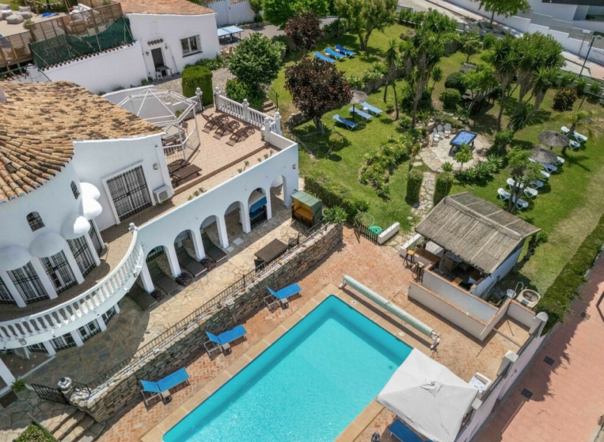 Resale - House -
Estepona