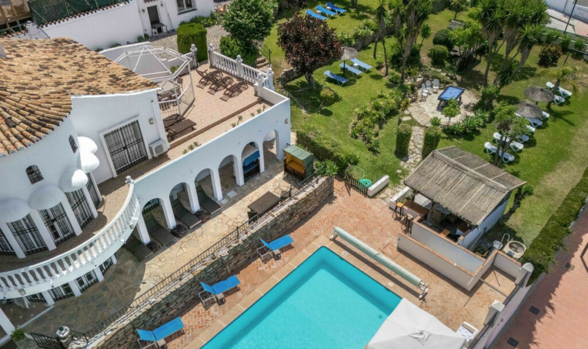 Resale - House -
Estepona