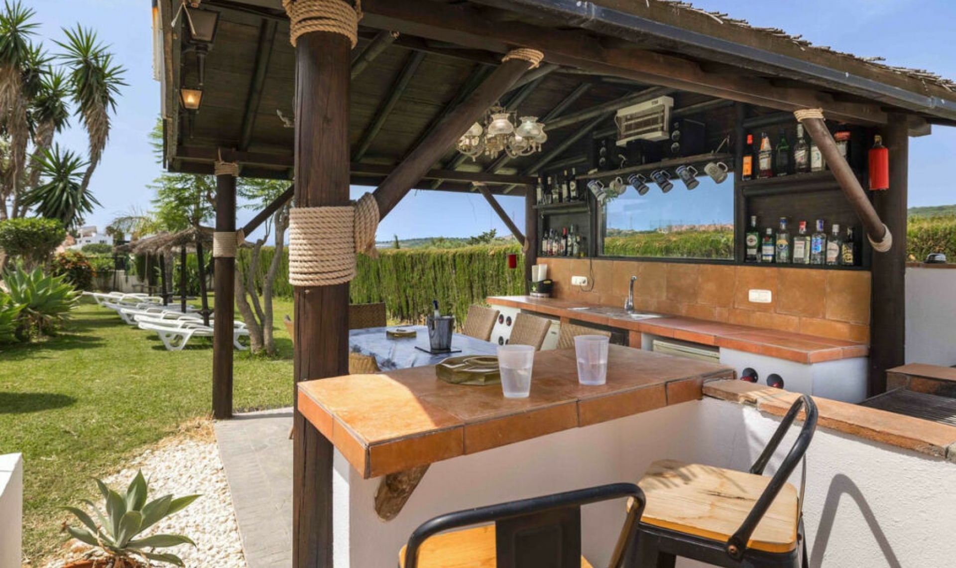 Resale - House -
Estepona