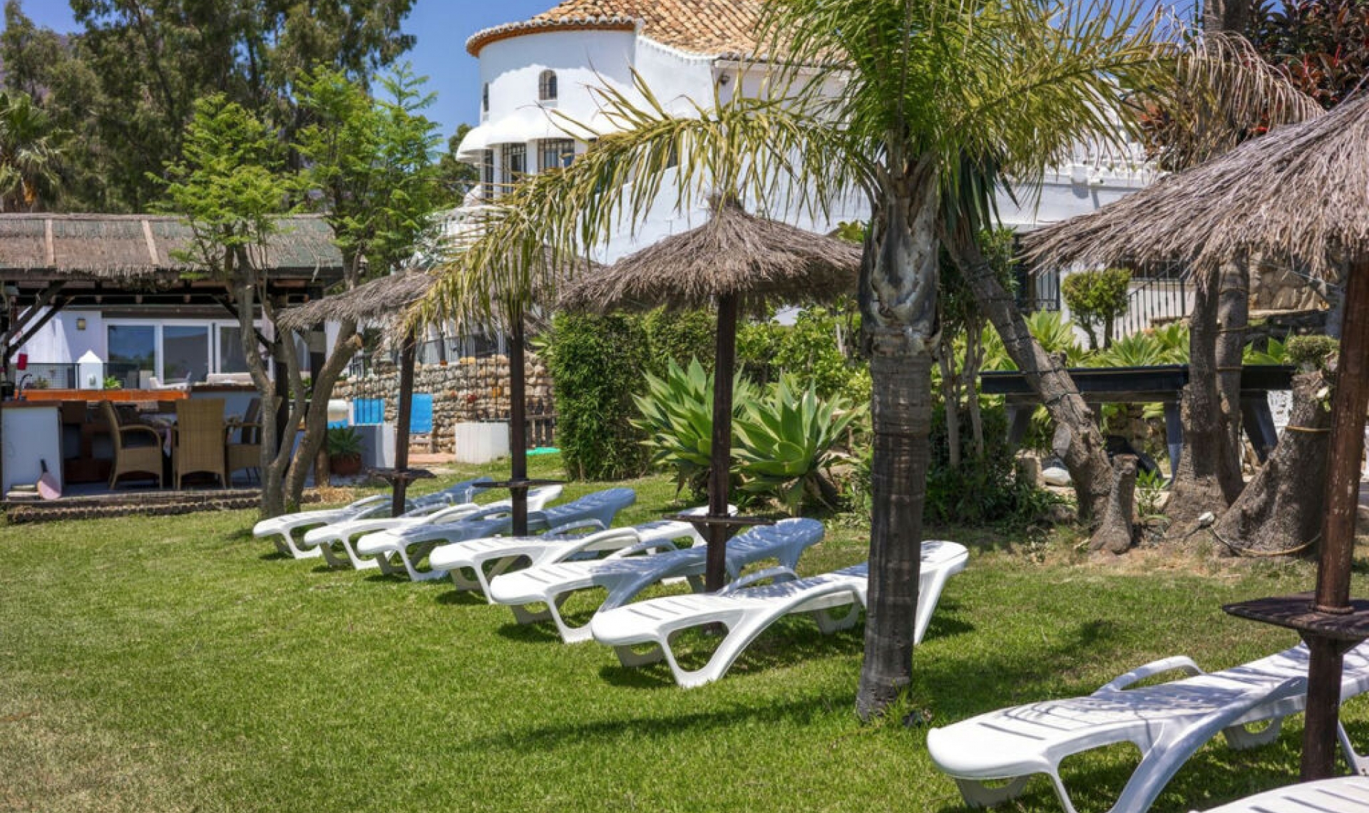 Resale - House -
Estepona