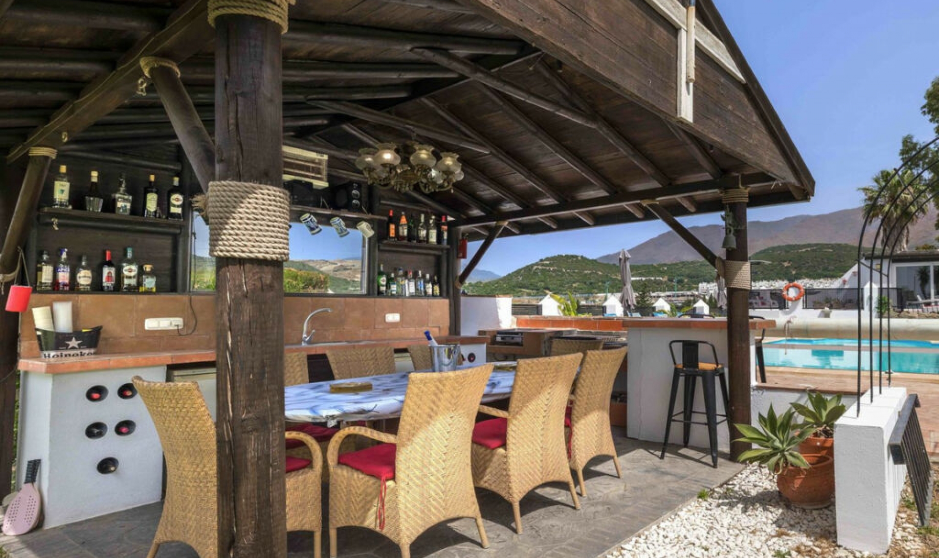 Resale - House -
Estepona