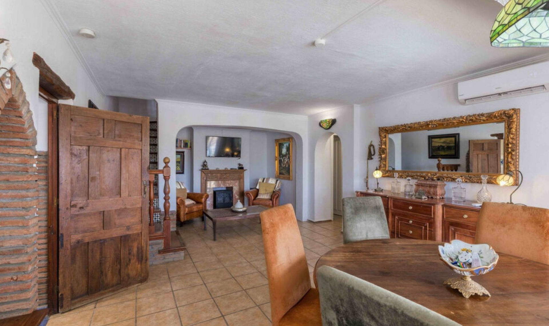 Resale - House -
Estepona