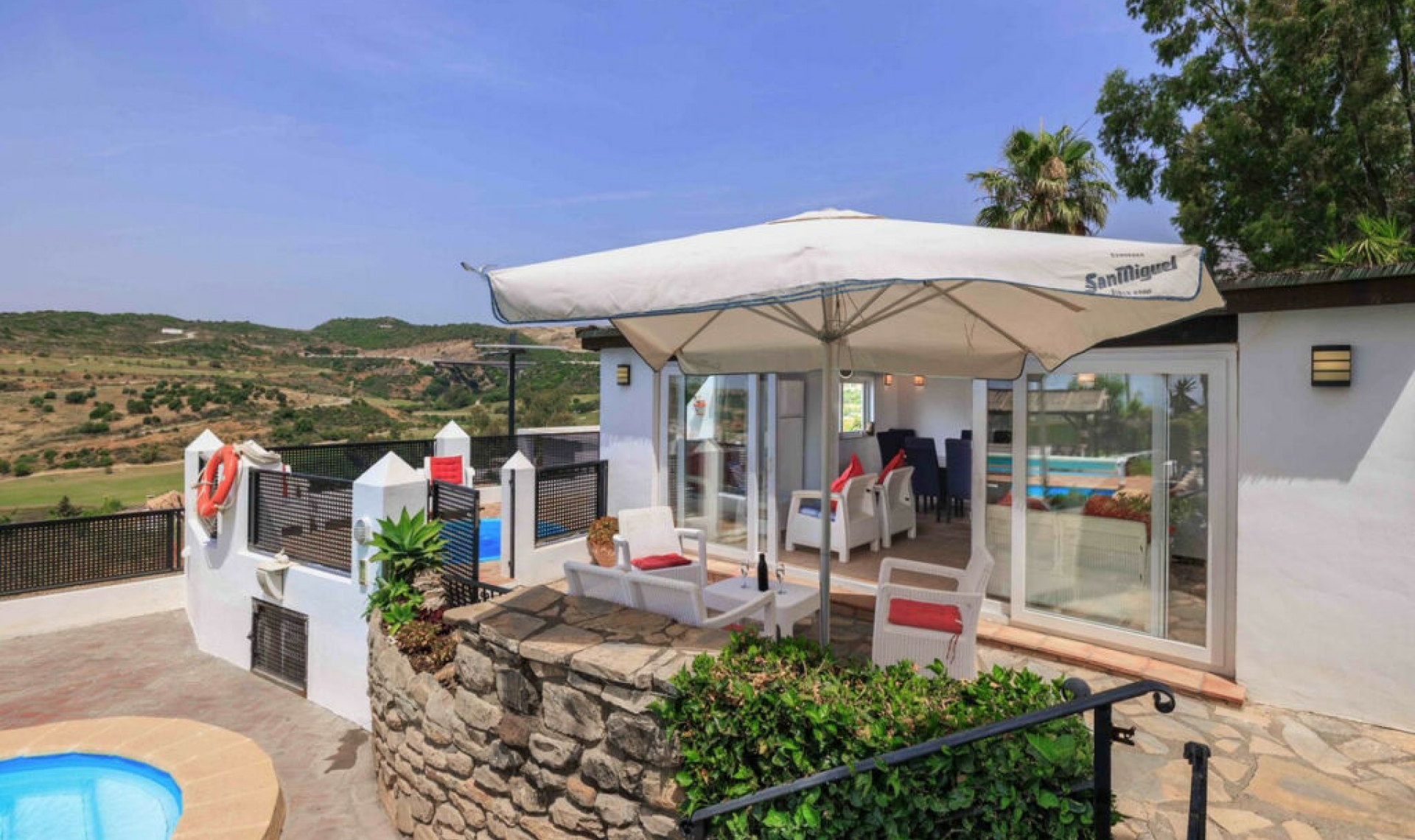 Resale - House -
Estepona