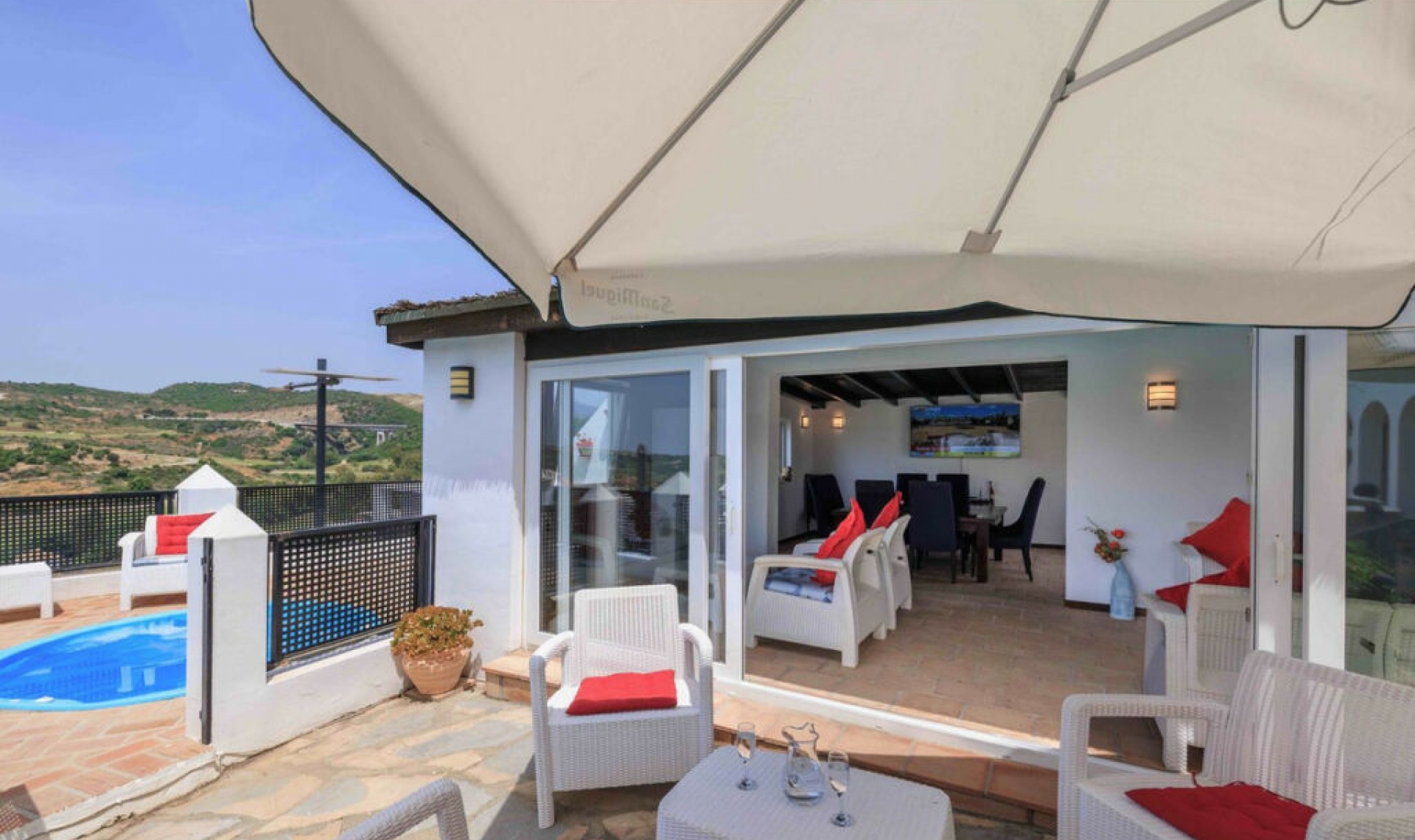 Resale - House -
Estepona