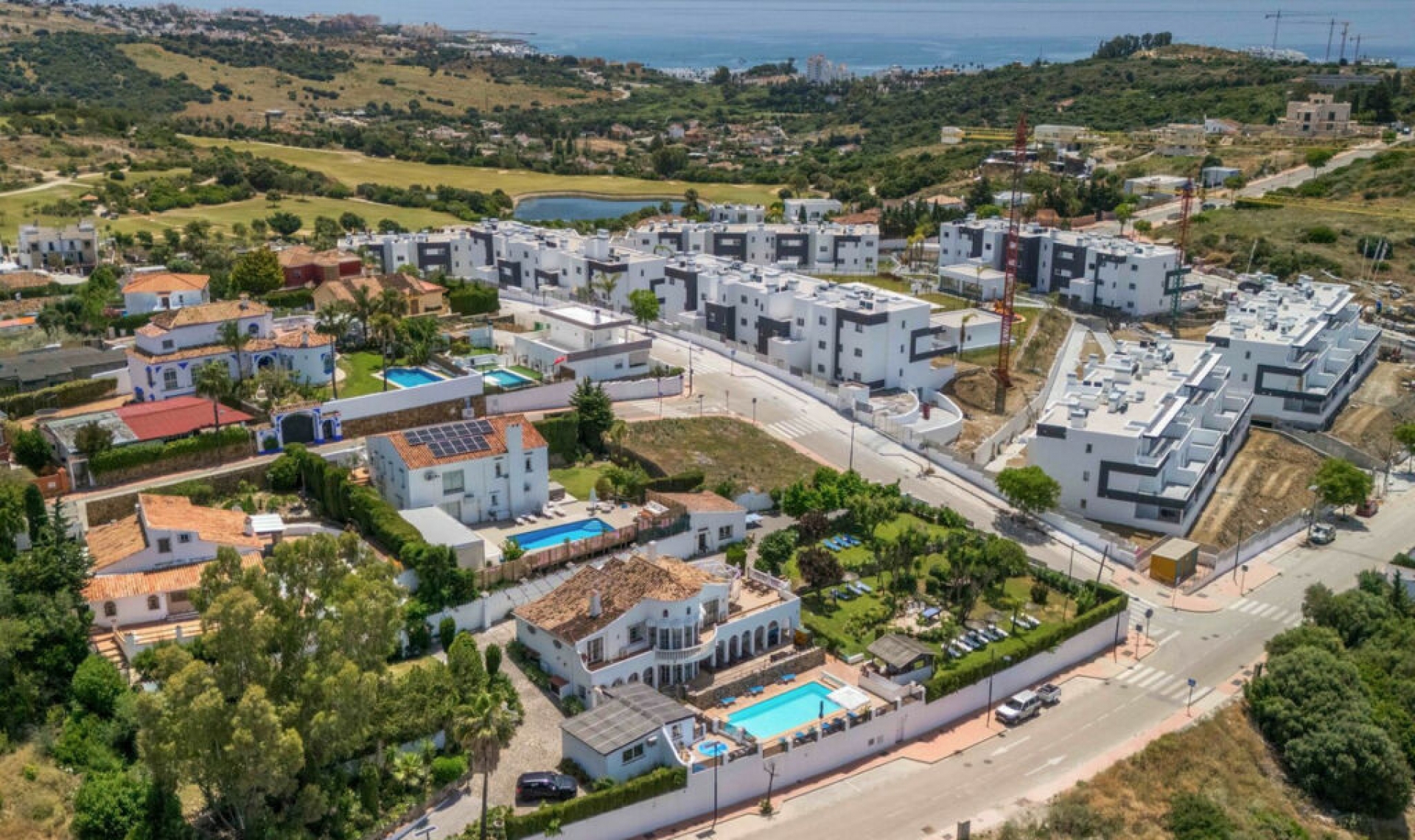 Resale - House -
Estepona