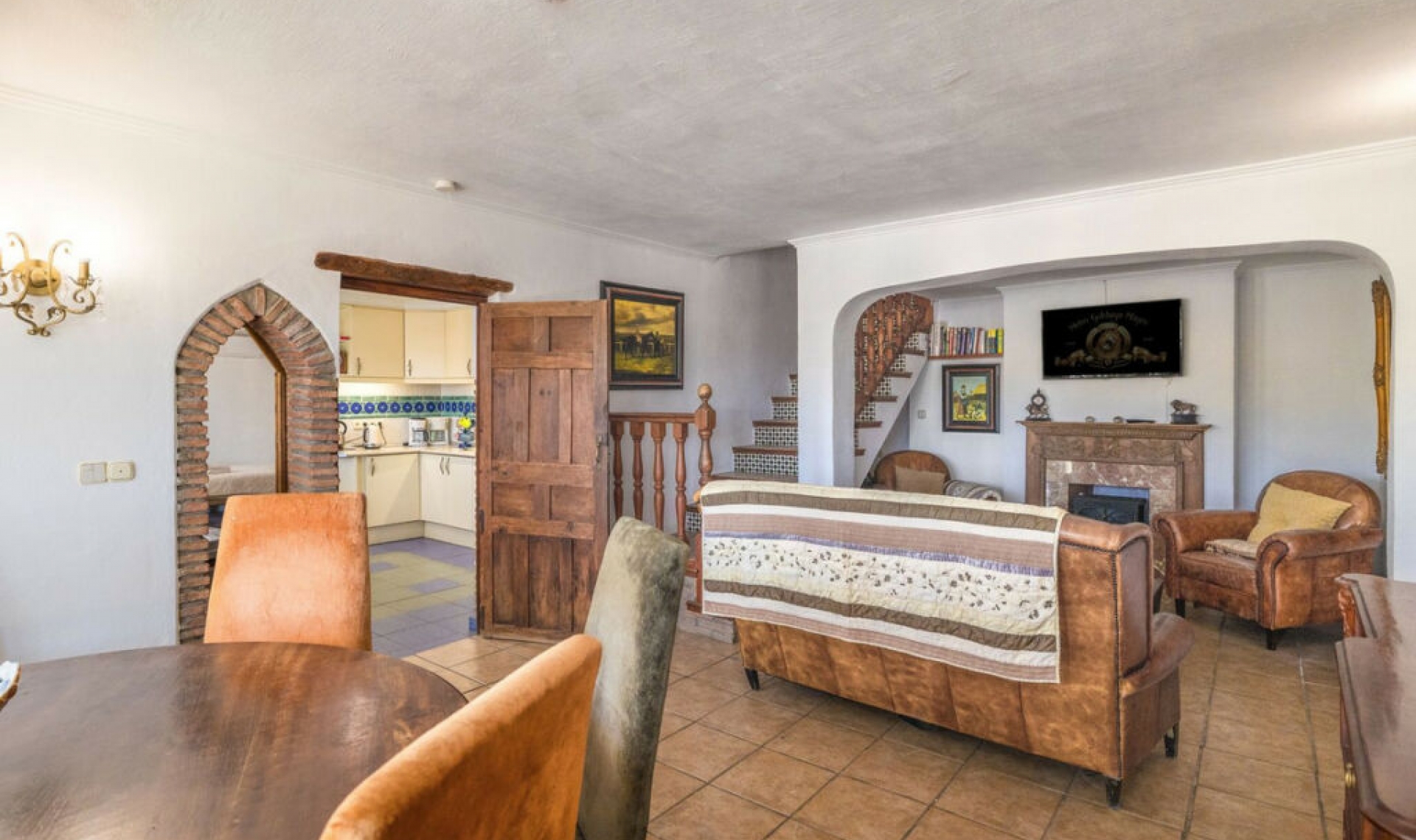 Resale - House -
Estepona