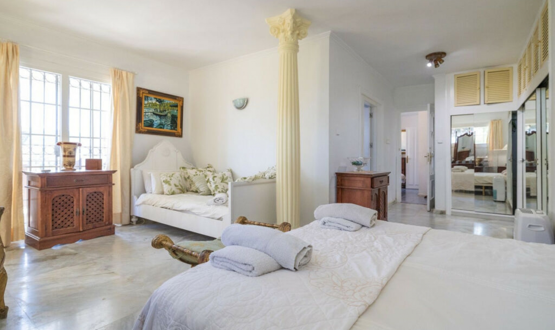 Resale - House -
Estepona