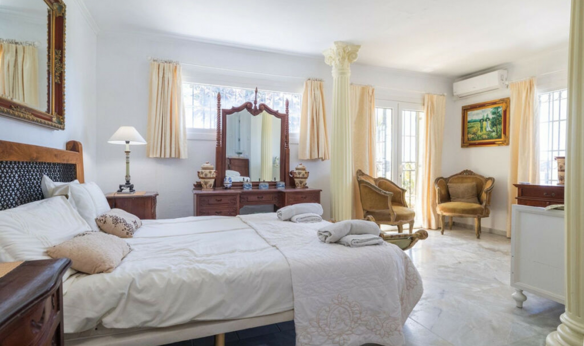 Resale - House -
Estepona