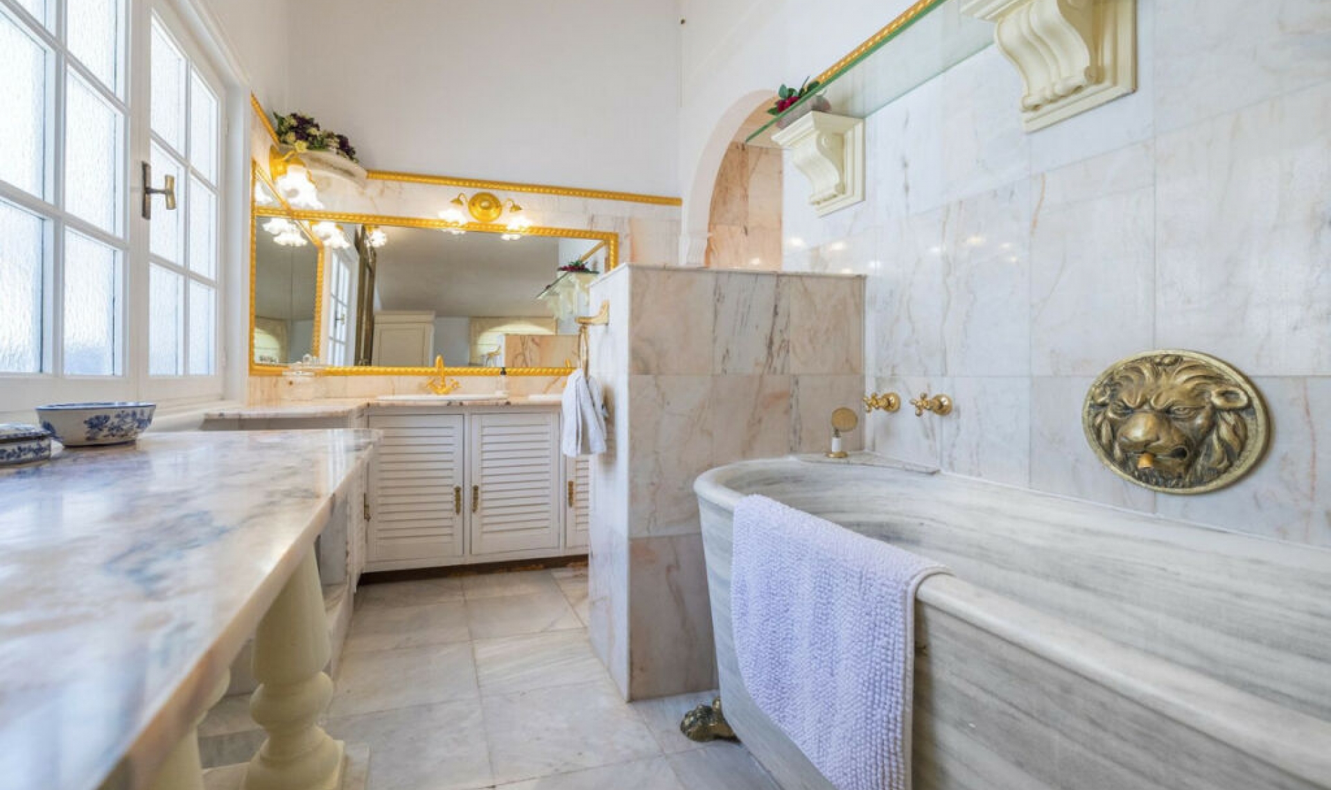 Resale - House -
Estepona