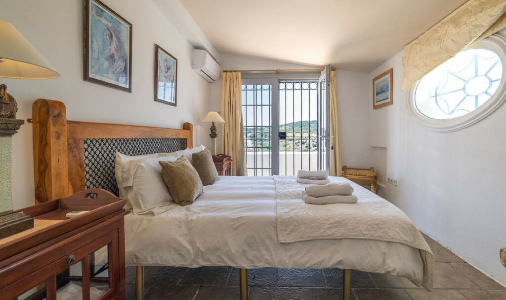 Resale - House -
Estepona