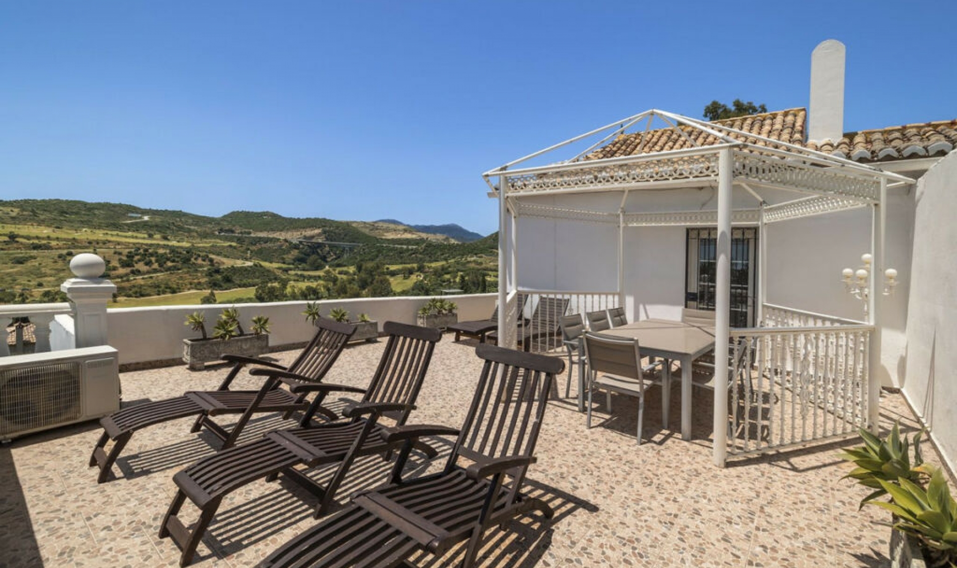 Resale - House -
Estepona