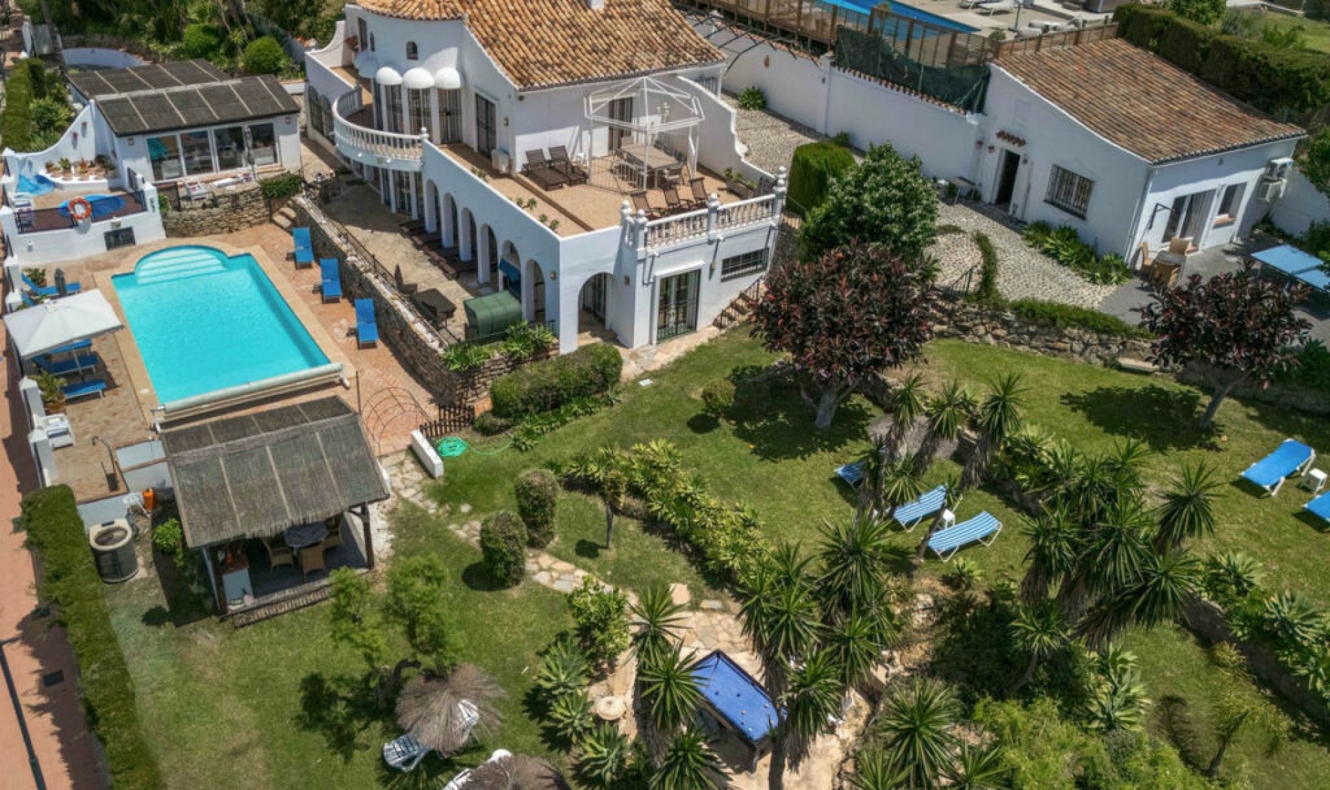 Resale - House -
Estepona