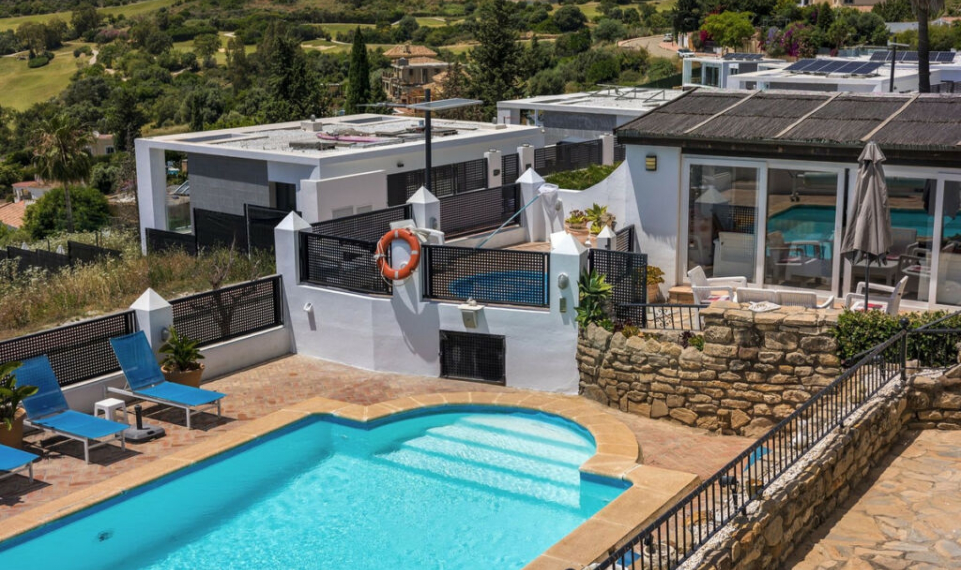 Resale - House -
Estepona