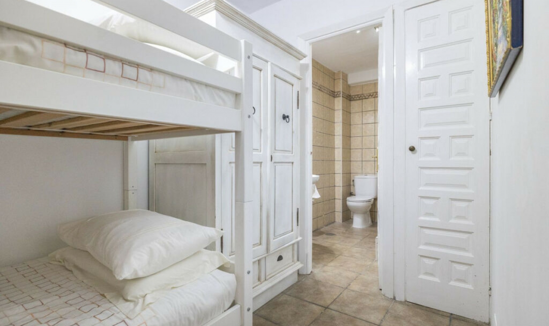 Resale - House -
Estepona