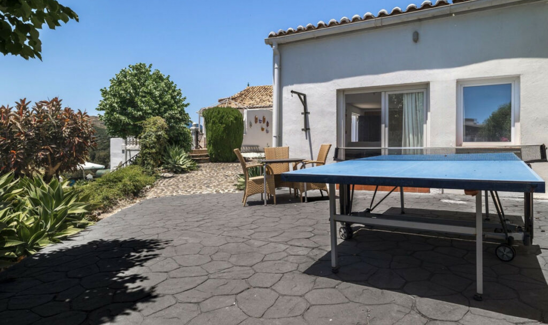 Resale - House -
Estepona